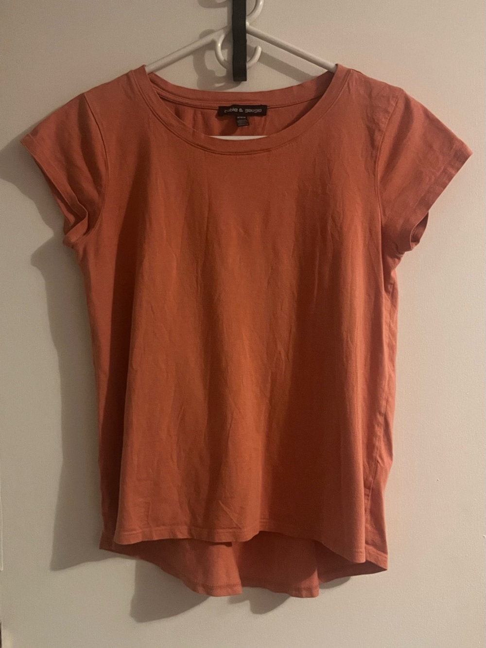 EUC Women’s Cable & Gauge Fitted Tee ~ Small
